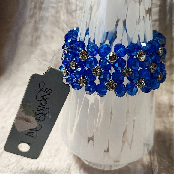 Vibrant Blue Aurora Borealis Prong Set Clear Rhinestone Stretch Bracelet NWT - Picture 3 of 10